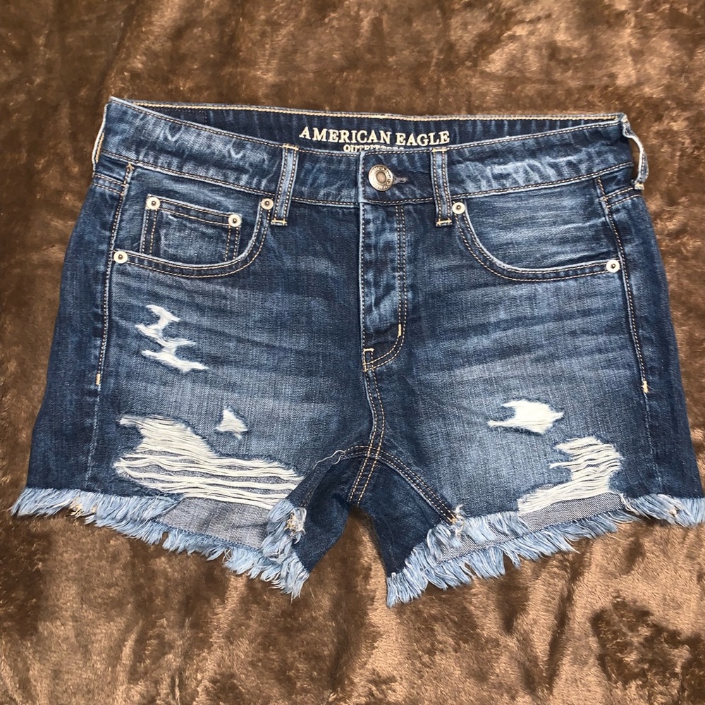American Eagle distressed midi Shorts size 6